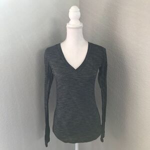Lululemon Women V-Neck Long Sleeve Workout Shirt